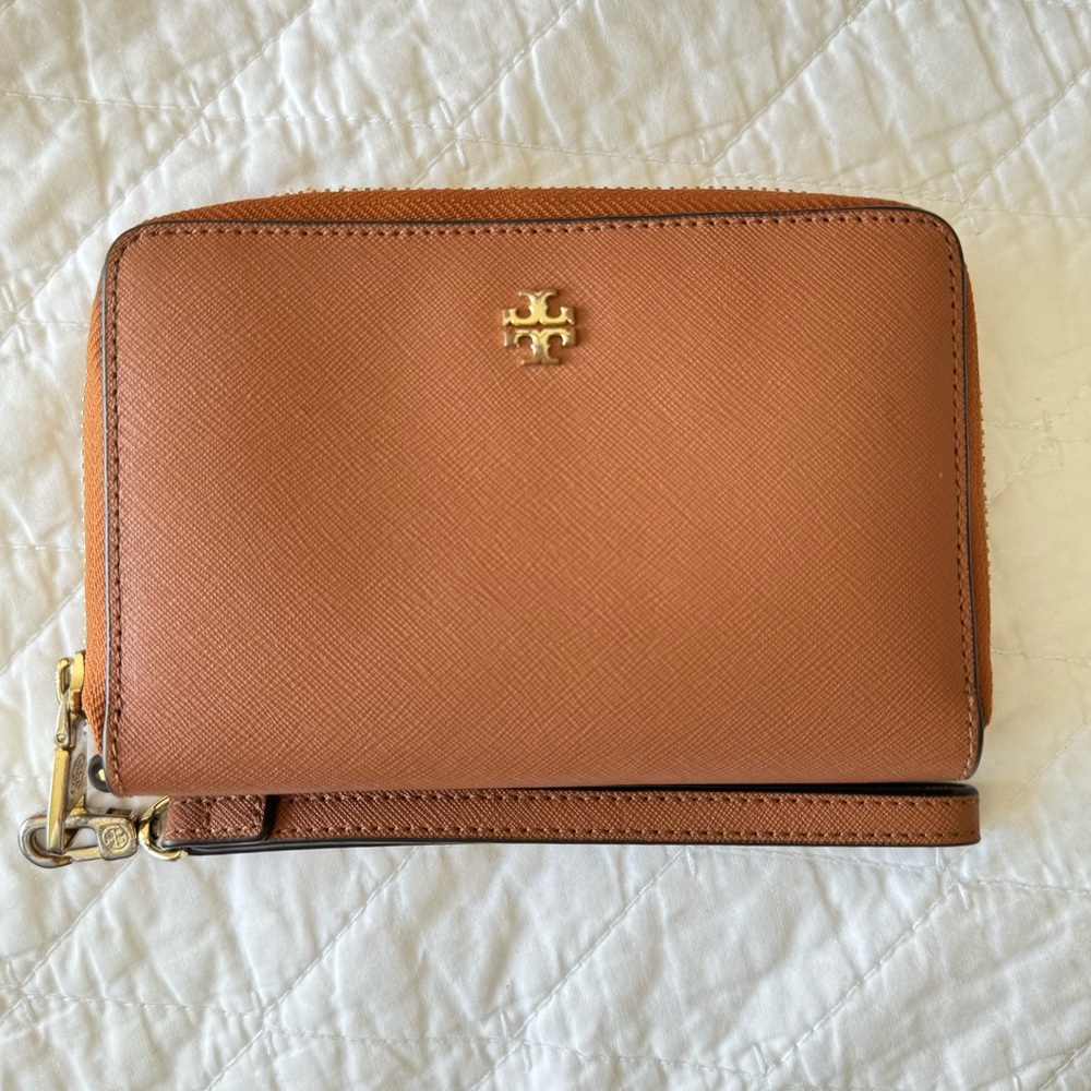 Tory Burch Robinson Deep Caramel Wristlet Wallet with Gold Accent